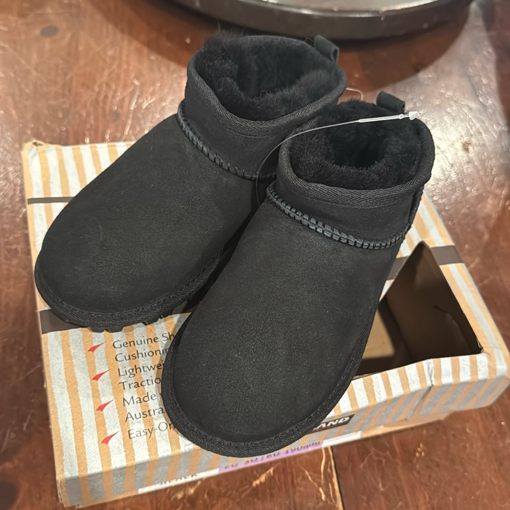 Kids shearling boots